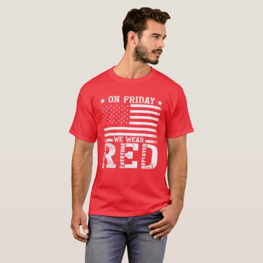 RED Friday Remember Every Deployed USA Flag Arm T-Shirt (Vorne ganz)