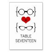 Red Geeky Glasses Wedding Table Card Tischnummer (Rückseite)