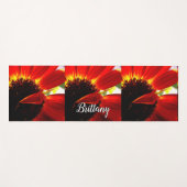 Red gerbera daisa Blume fügen Sie Ihr Namensskript Yogamatte (Vorderseite (Horizontal))