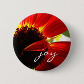 Red Gerbera Daisy Foto Joy Script Bold Modern Button (Vorderseite)