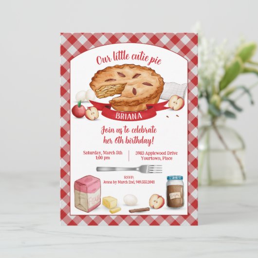 Red Gingham Apple Süsse Pie Birthday Party Einladung (Stehend Vorderseite)