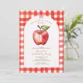 Red Gingham Apple unsere Augen Baby Dusche Einladung (Stehend Vorderseite)