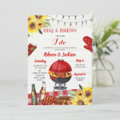 Red Gingham Backyard GRILLEN and Brews Couples Dus Einladung (Stehend Vorderseite)