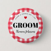 Red Gingham Country Wedding Groom's Name Button (Vorderseite)