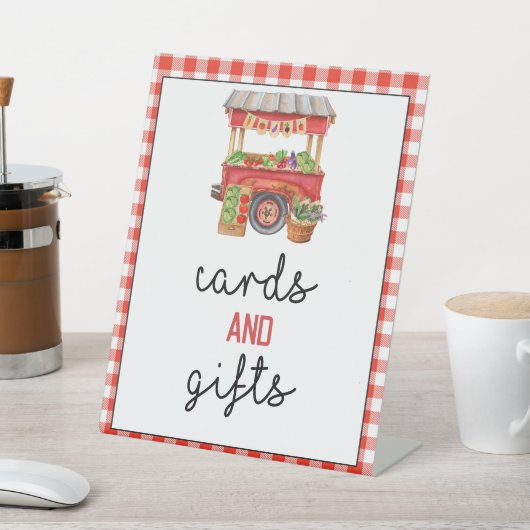 Red Gingham Farmer's Market Cards and Gifts Sign Sockelschild (In SItu)