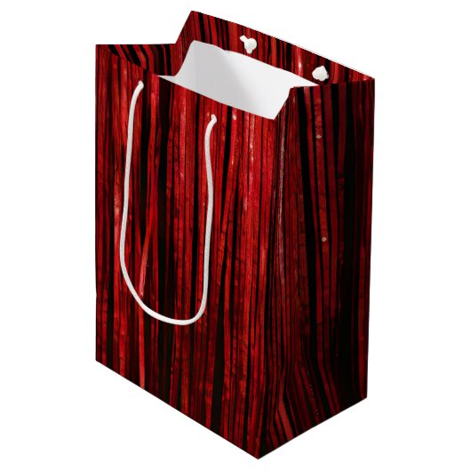 Red Glam Tinsel Stripes Mittlere Geschenktüte (Vorderseite Schrägansicht)