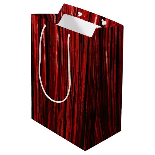 Red Glam Tinsel Stripes Mittlere Geschenktüte (Rückseite Schrägansicht)
