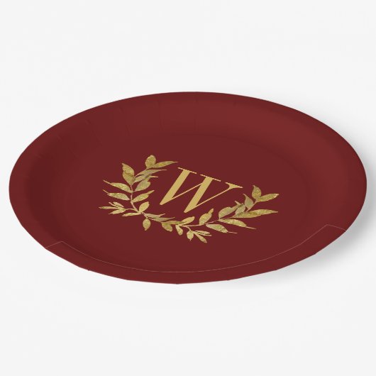 Red Gold Leaf Monogram Elegant Chic Wedding Pappteller (Schrägansicht)