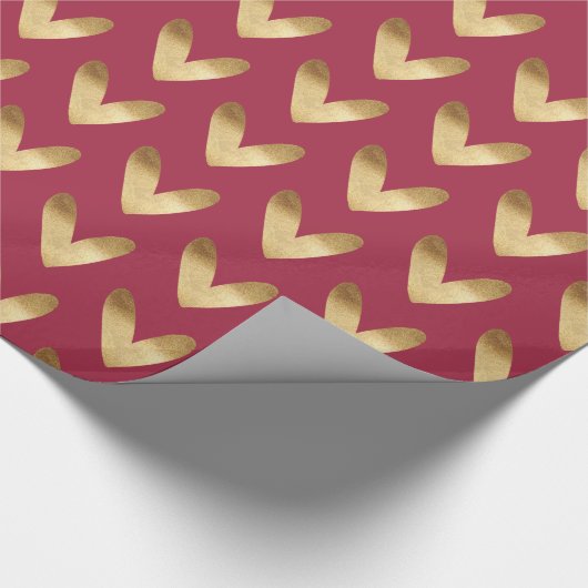 Red Gold Ombre Heart Geschenkpapier (Ecke)