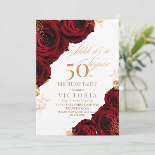 Red Gold Rose 50. Geburtstag Einladung (Stehend Vorderseite)