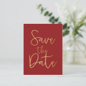 Red & Gold SAVE THE DATE Moderne Script Postcard Ankündigungspostkarte (Stehend Vorderseite)