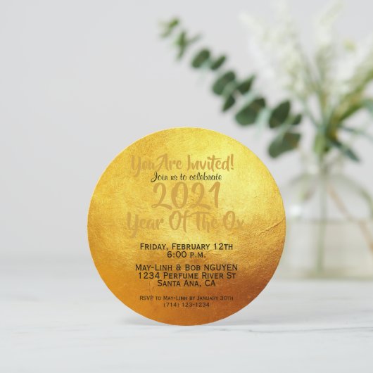 Red Golden Ox Papercut Chinesisches Neujahr 2021 R Einladung (Stehend Vorderseite)