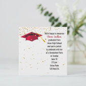 Red Graduation Cap mit Gold Confetti Einladung (Stehend Vorderseite)