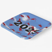 Red Graduation Caps 2025 in Sky Pappteller (Gewinkelt)