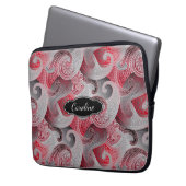Red Grau und Black Paisley Pattern mit Monogramm Laptopschutzhülle (Vorderseite Links)
