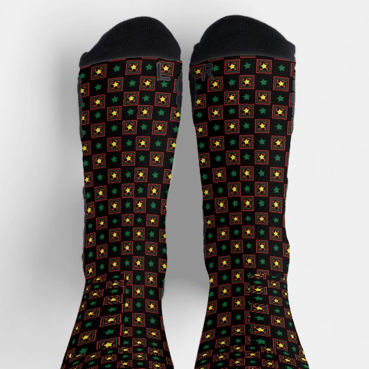 Red Green Black Afrocentric Geometric Pattern Socken (Oben)