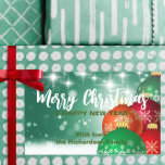 Red Green Christmas Baubles Winter Wonderland Rechteckiger Aufkleber<br><div class="desc">Personalisiertes Weihnachtsstickerdesign mit rot-grünen Weihnachtsbaubeln auf schneebedecktem,  funkelnd Grün. Der Text ist vollständig anpassbar. Zum Ändern verwenden Sie die Option Personalize. Weitere Änderungen,  z. B. Änderungen am Schriftart,  am Schriftart oder am Textlayout,  können Sie mit der Option Design bearbeiten durchführen.</div>