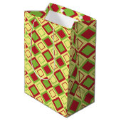 Red Green Diamond Geometric Mittlere Geschenktüte (Rückseite Schrägansicht)