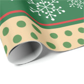 Red Green White Christmas Snowflakes Polka Dots Geschenkpapier (Rolleneckpunkt)