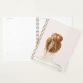Red Hair Top Knot Bun Planer (Anzeige)