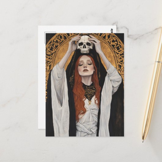 Red haired Goddess Woman With a Skull Postkarte (Vorderseite/Rückseite Beispiel)