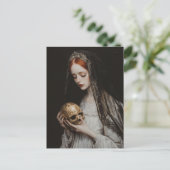 Red haired Woman With a Gold Skull Postkarte (Stehend Vorderseite)