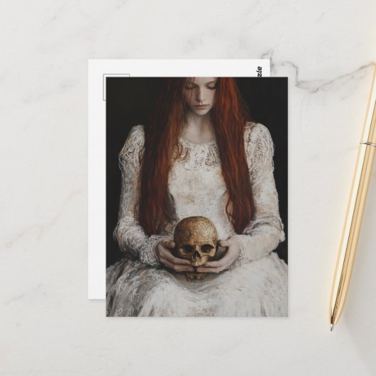 Red haired Woman With a Skull Postkarte (Vorderseite/Rückseite Beispiel)