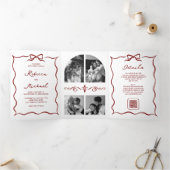 Red Hand Drawn Bow QR Code Photo Wedding Dreifach Gefaltete Einladung (Innenseite)