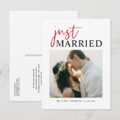 Red Handgeschriebene Typografie Just Married Foto Ankündigungspostkarte (Vorne/Hinten)