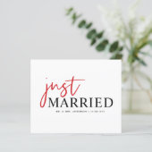 Red Handwriting Just Married Announcement (Stehend Vorderseite)