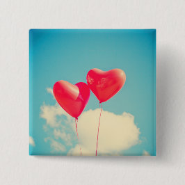 Red Heart Balloons gegen Wolken Himmel Button