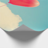 Red Heart Balloons gegen Wolken Himmel Geschenkpapier (Ecke)