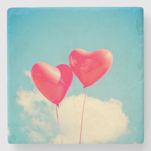 Red Heart Balloons gegen Wolken Himmel Steinuntersetzer (Vorderseite)
