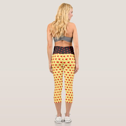 Red Heart Girl Fun Balloon Muster Yellow Chic Capri Leggings (Rückseite)