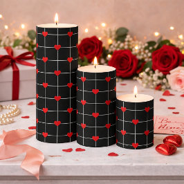 Red Heart Grid on Black & White Stumpenkerze