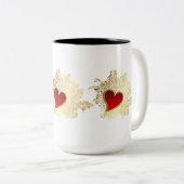Red Heart on Gold Filigree Zweifarbige Tasse (VorderseiteRechts)