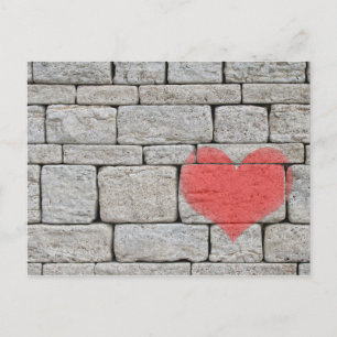 Red Heart on Gray Stone Wall Postkarte