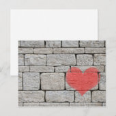 Red Heart on Gray Stone Wall Postkarte (Vorne/Hinten)