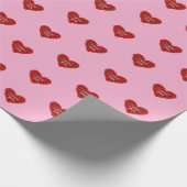 Red heart on pink background Wrapping Paper love Geschenkpapier (Ecke)