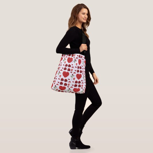 Red heart red flowers garden chic floral foliage tragetaschen mit langen trägern (Am Model)