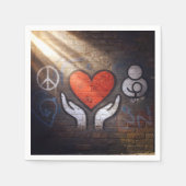 Red Heart with Hands Graffiti On a Brick Wall Serviette (Vorderseite)