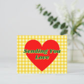 Red Heart Yellow Gingham Romantisches Geschenk Postkarte (Stehend Vorderseite)