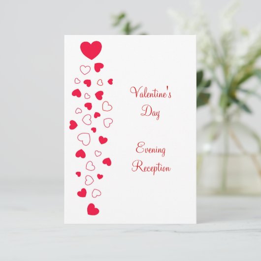 Red Hearts Design Valentinstag Hochzeitsempfang Begleitkarte (Stehend Vorderseite)
