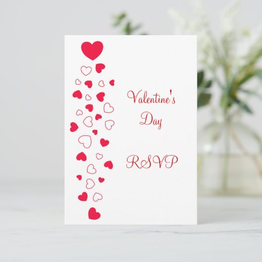 Red Hearts Design Valentinstag Wedding RSVP (Stehend Vorderseite)