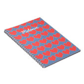 Red Hearts on Blue Pattern Personalisiert Notizblock (Rechte Seite)