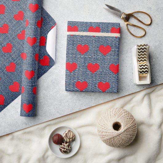 Red Hearts on Denim Wrapping Paper Geschenkpapier (Kunsthandwerk)