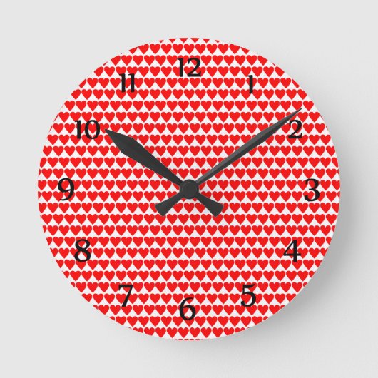 Red Hearts on White Clock Runde Wanduhr (Vorderseite)