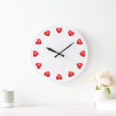 Red Hearts on White Große Wanduhr (Zuhause)