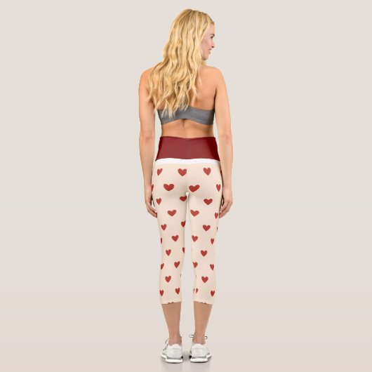 Red Hearts Pattern on Cream Background Leggings (Rückseite)