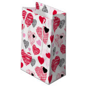 Red Hearts Pattern Valentine's Day Kleine Geschenktüte (Rückseite Schrägansicht)